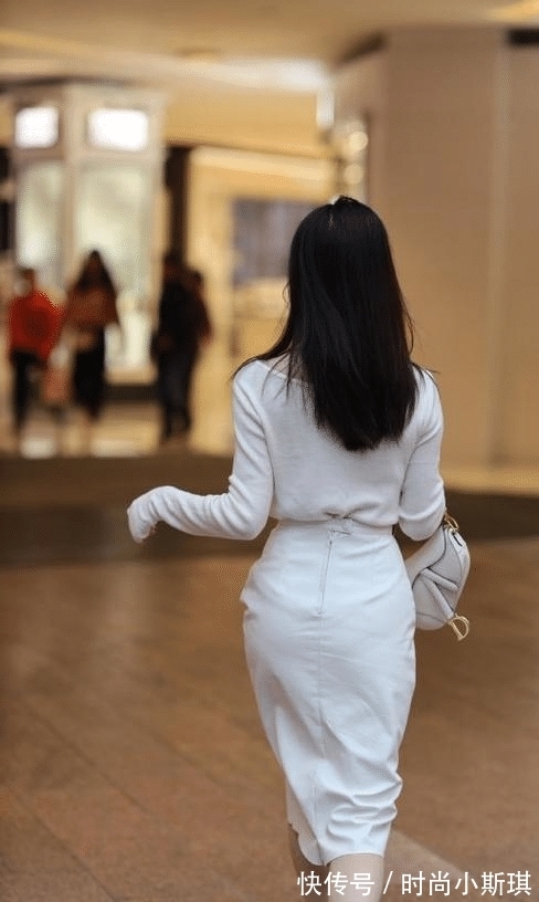 气质|选用简洁美观的半身裙,让气质更加优雅自信