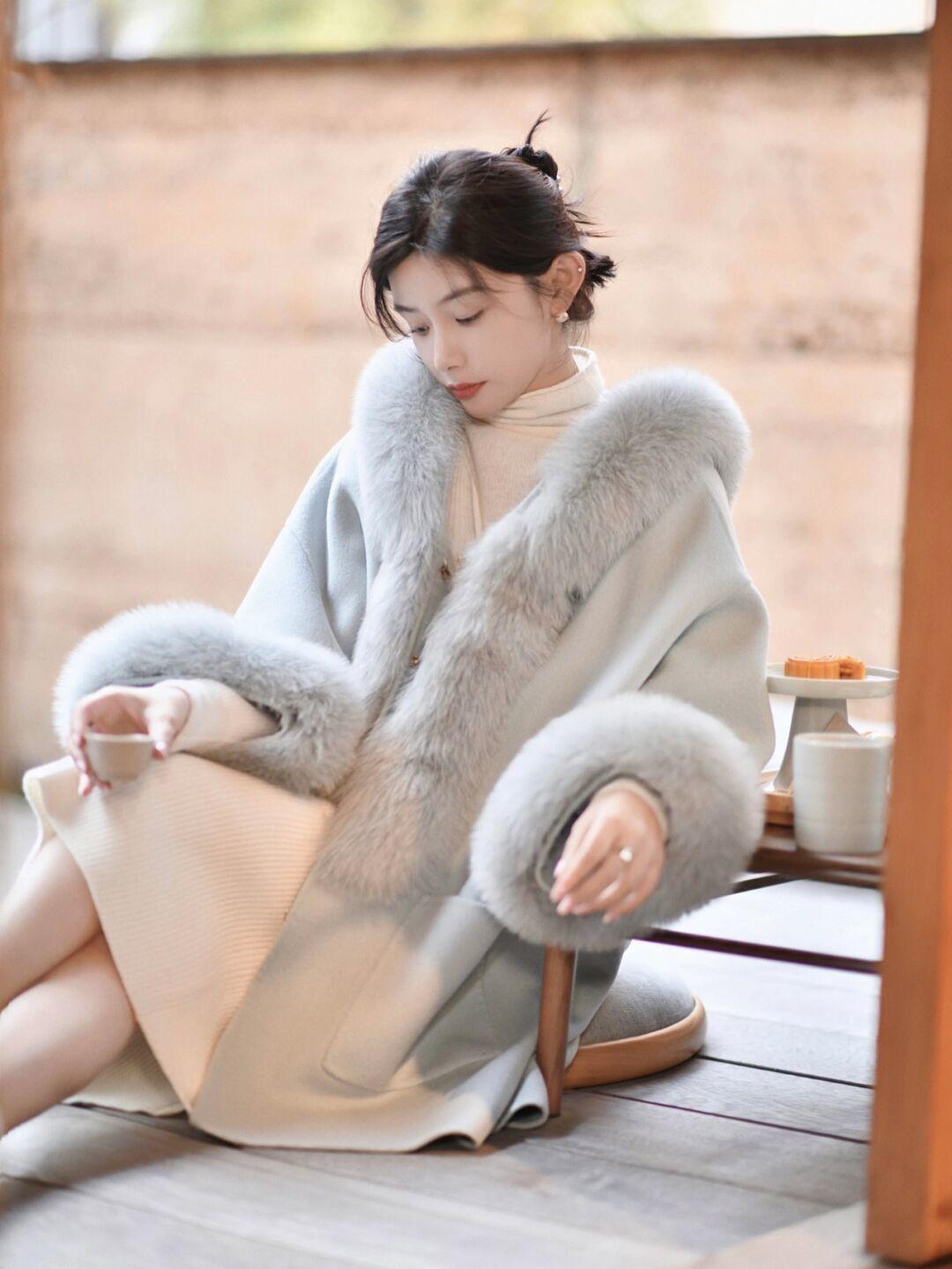 斗篷 天冷后火了一种外套,叫“大衣”,结合上打底衫,温暖优雅又洋气