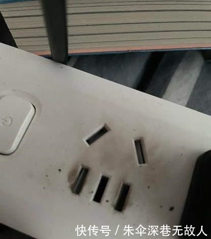 爆炸|iPhone12充电器突然爆炸,这质量还敢让人放心使用吗?