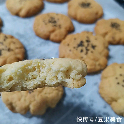 搅拌均匀|简单易做的零失败的核桃酥，让人吃了还想吃