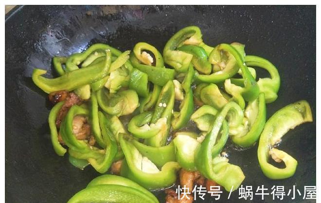 香气|青椒炒肉,先放青椒还是先放肉?按照大厨的做法,出锅香气扑鼻