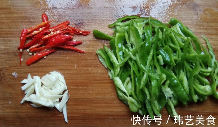 菜市场|2碗米饭都不够的下饭菜,不到十分钟就出锅,解腻去油又营养