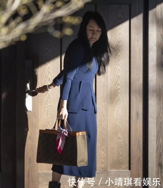 裙装|真正大气的女人,裙子下面不会配凉鞋,不得体!看孟晚舟就知道了
