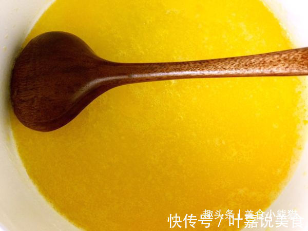 教你在家做焗烤甜椒盅,不仅美味而且卖相极佳,吃了还想再吃一个!