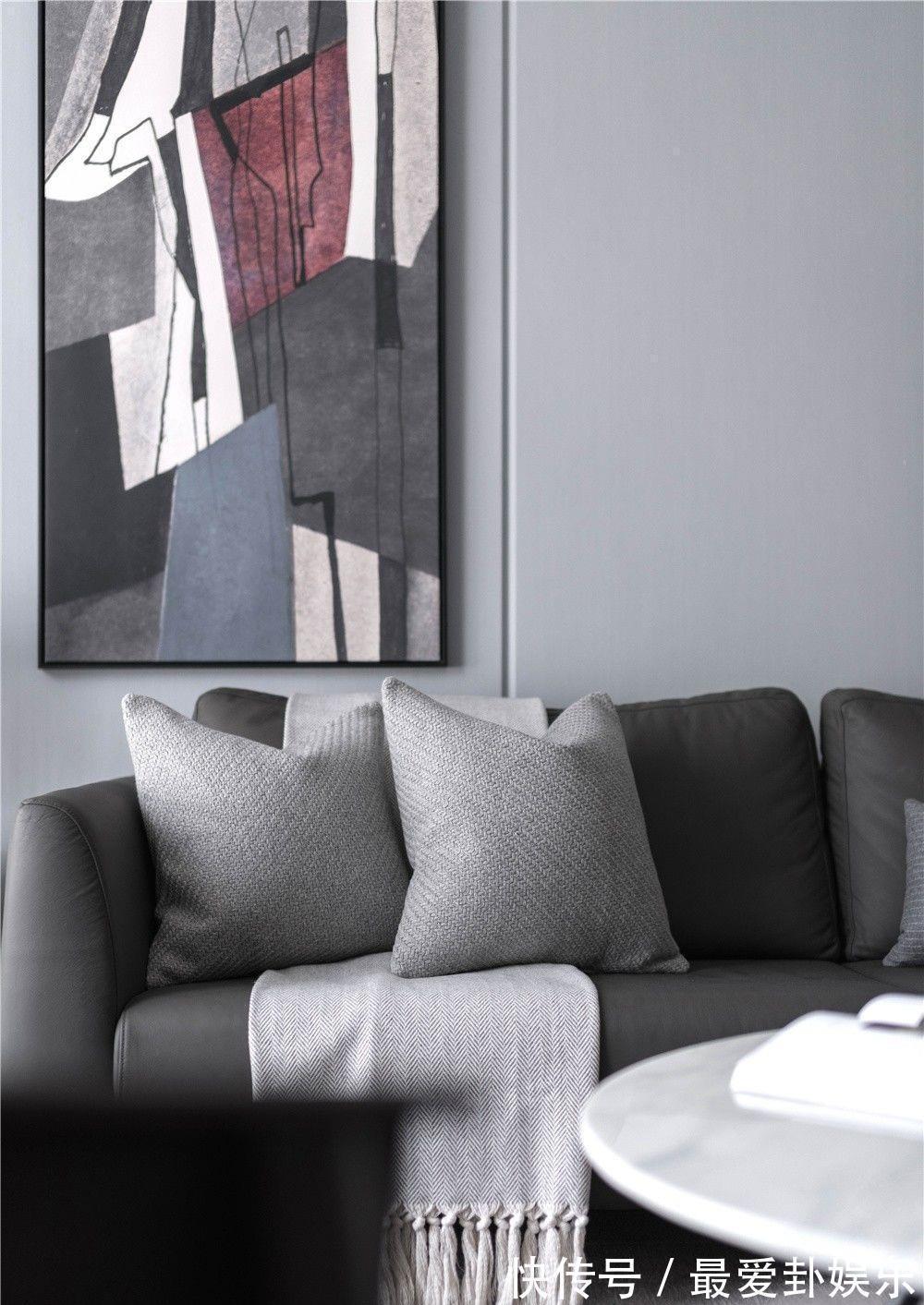 餐边柜|经典的黑白灰作为主色调,加入一些柔和的元素,打造舒适的四居室