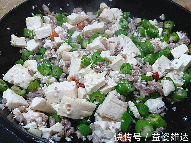 豆腐这样做真香,天天吃都不腻,做法简单又下饭,比麻婆豆腐香