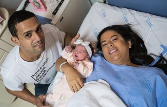 伊丽莎白|“臭脸”女宝宝走红,刚出生就怒瞪亲爹:啥条件啊就敢生我