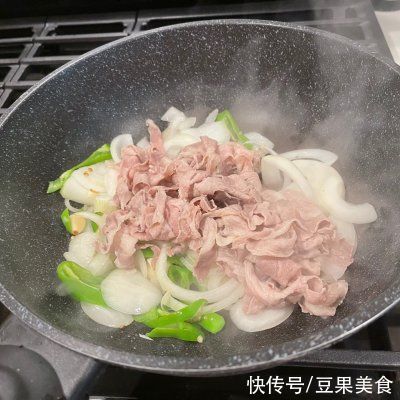 孜然羊肉卷|据说这个时候吃孜然羊肉卷（孜然夹馍内馅），是最好的