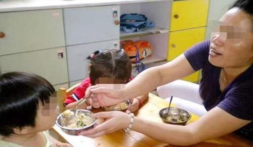 小猪佩奇|孩子在泥巴地里蹦跳,宝妈“怒吼”:千万别给孩子看小猪佩奇