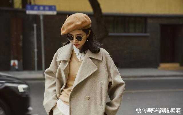 入秋该穿针织衫了,分享4组三木的经典搭配,照着穿想不时髦都难