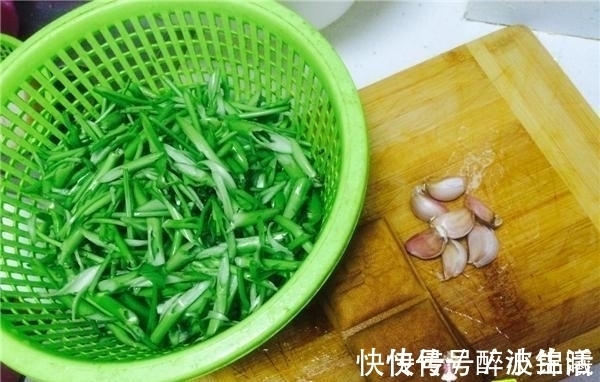 翻倍|别总是炒蒜泥空心菜了, 试试加它一起炒, 好吃翻倍, 孩子都爱