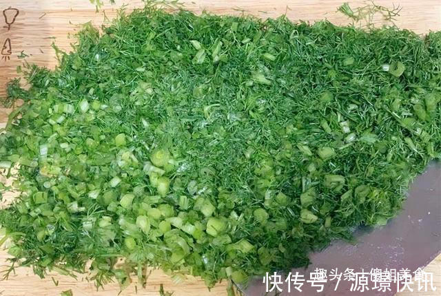 食用油|做素馅饺子时,别只会放鸡蛋,多加“1样”,比肉饺子还香