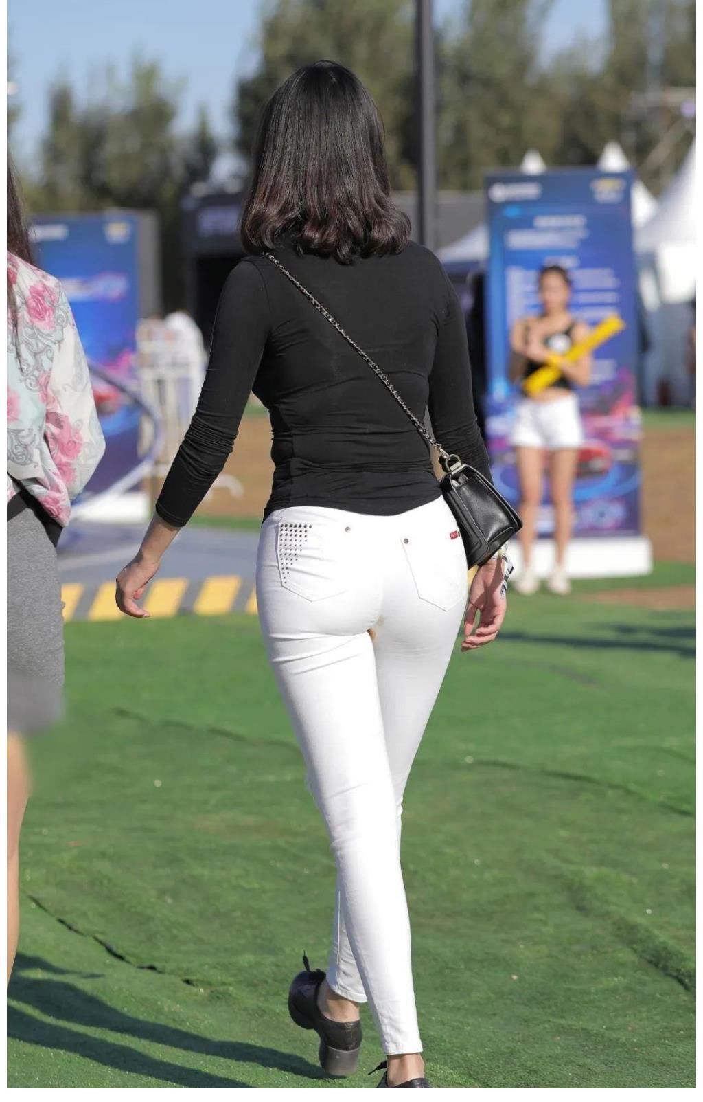 紧身裤 白色紧身裤虽然很挑人,但效果还是很不错