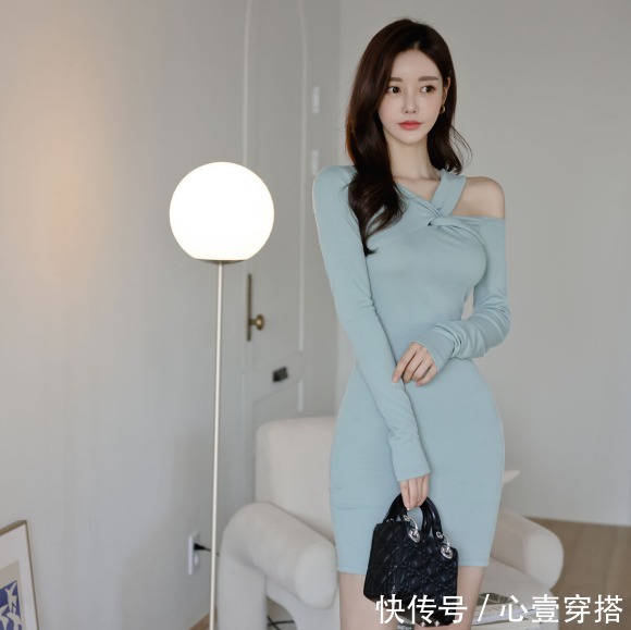 及膝裙|女神孙允珠的时尚搭配：萨拉曼卡涟漪谧蓝吊领及膝裙