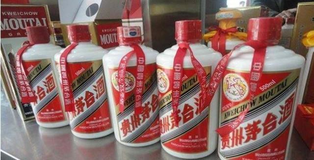 美国|引进美国“穷人超市”,凌晨两点就排起长龙,游客进去真难