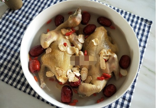 厨娘|炖鸽子要不要焯水,私家厨娘告诉你,做好这步汤香味美营养不流失