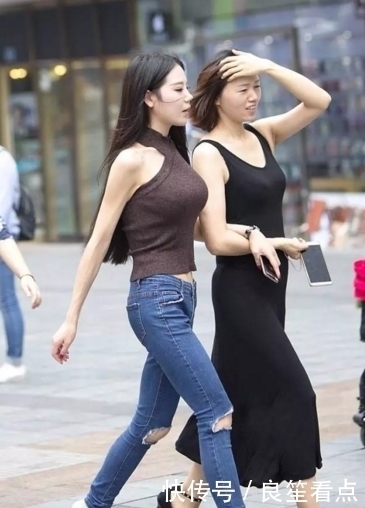 街拍:时尚甜美的小姐姐,穿搭个性,不失端庄