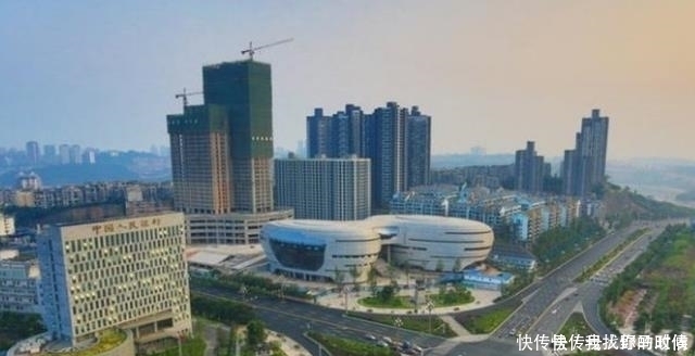 因酒而闻名的城市,城市名都和酒有关,出行只能坐大巴和飞机