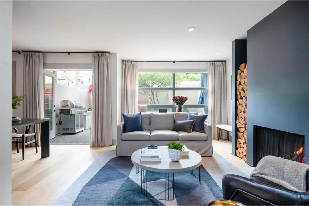 女友|110㎡现代简约，他买带院子的房子，跟女友求婚，浪漫令人羡慕