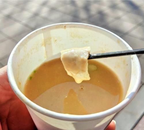  日本拉面店卖面汤，只有汤，没有面，一杯售价10元，顾客这样评价