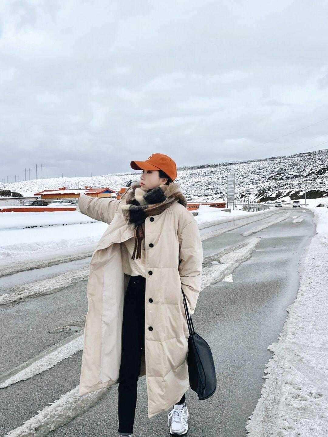 大衣 冬天穿裤子就选黑色牛仔裤,简约百搭不挑人,照着穿就对了