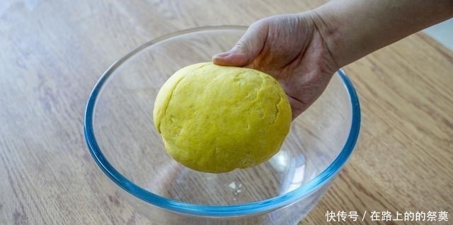 教你简单自制沙琪玛,不放一粒酵母,香甜绵软不沾牙,孩子超爱吃