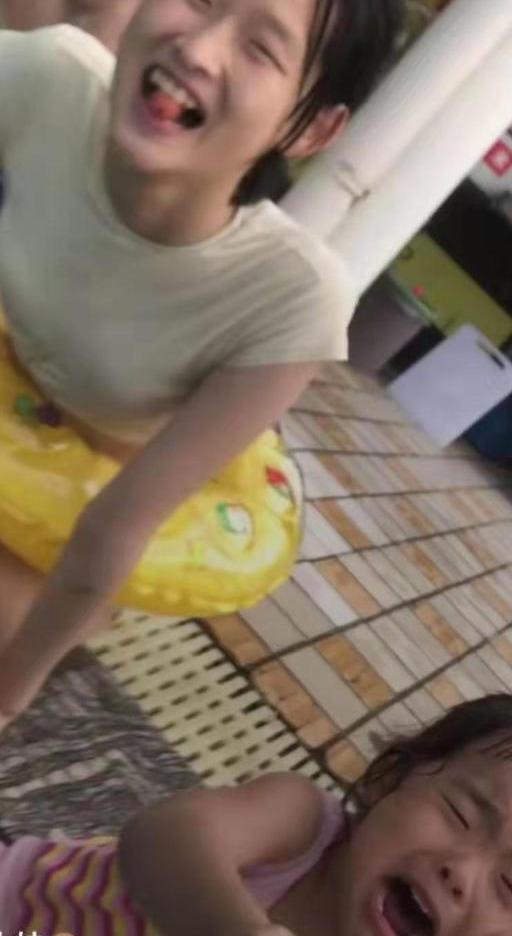 外甥女|让漂亮的小姨带娃是啥体验？原谅我不厚道的笑了，心疼宝宝