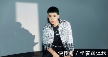 风格|王一博挺有性格,寸头帅气劲堪比动漫人物, 黑白穿搭挡不住魅力!
