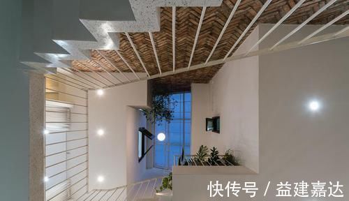 复式|一家3口卖掉城里房子，回农村花2年建栋复式，现在的家又大又舒服