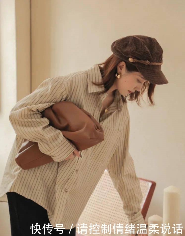 2021年第一套绝美气质穿搭:丝绒裙+毛衣!!!