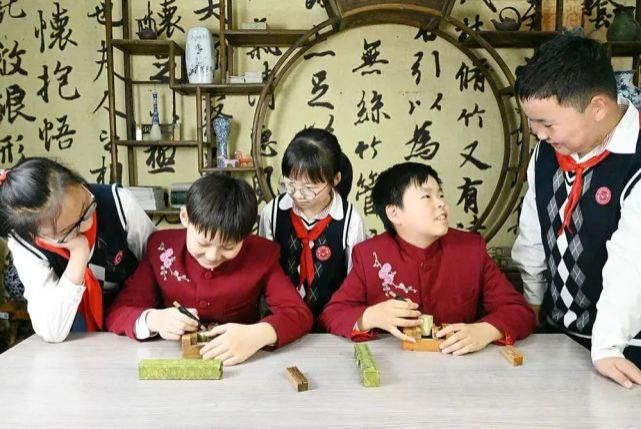 创意|恰同学少年！沪16区幼儿园、中小学创意毕业照来了