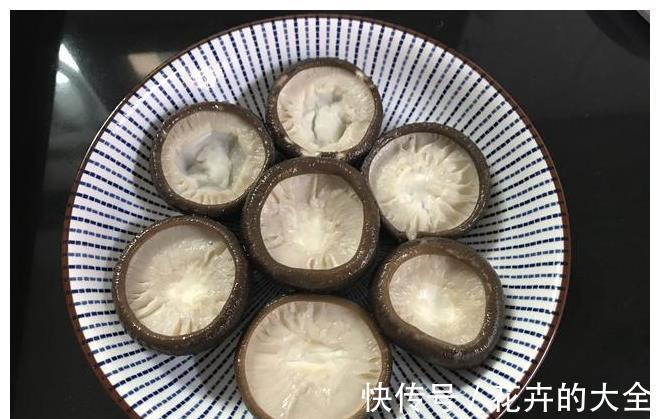 色拉汁|孩子最爱吃这蛋，不煎不炸超简单，两口一个，好吃停不下