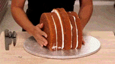 |搞笑GIF图:小姐姐的大长腿要逆天啊。