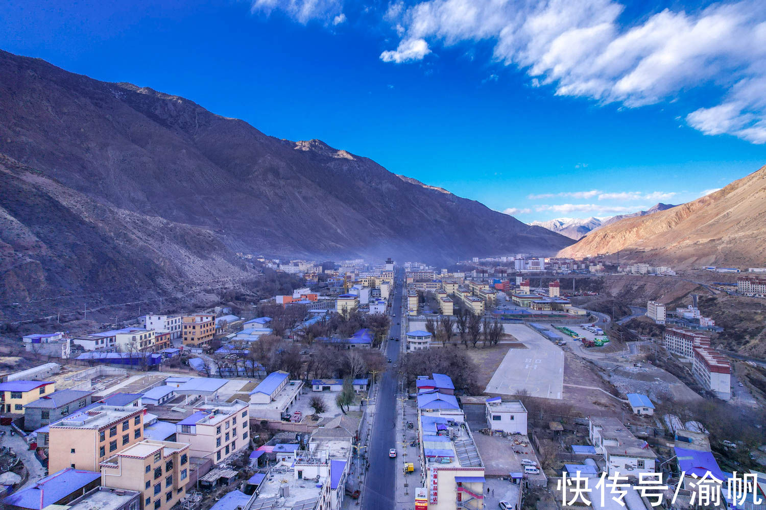 高山|西藏东部的一线城市，全城只有一条街，冰川湖泊机场却是全国闻名