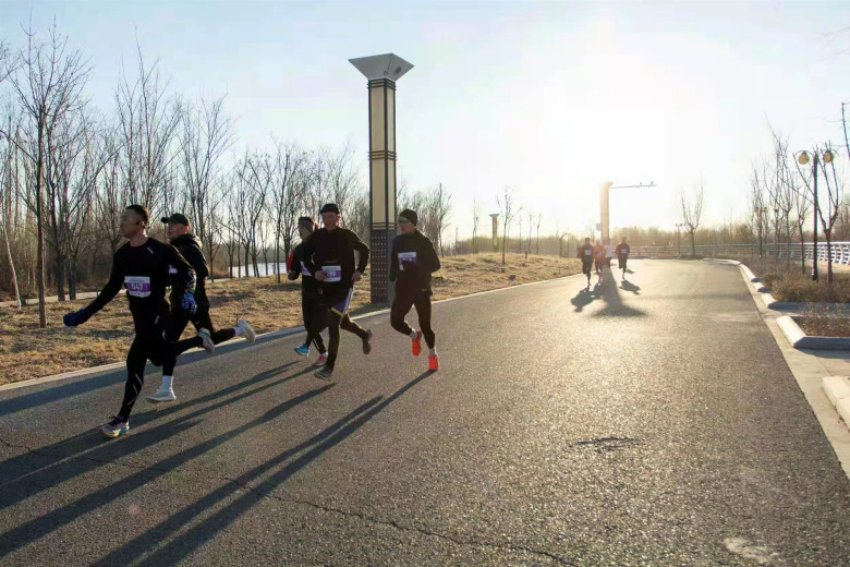 馬拉松賽|“絲路伊寧 喜迎冬奧”2022伊犁河冬季半程馬拉松賽鳴槍開跑