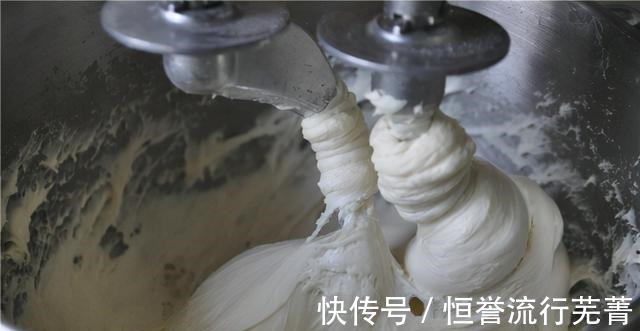 皮薄馅大|洋葱胡萝卜肉包,皮薄馅大,美味鲜香!