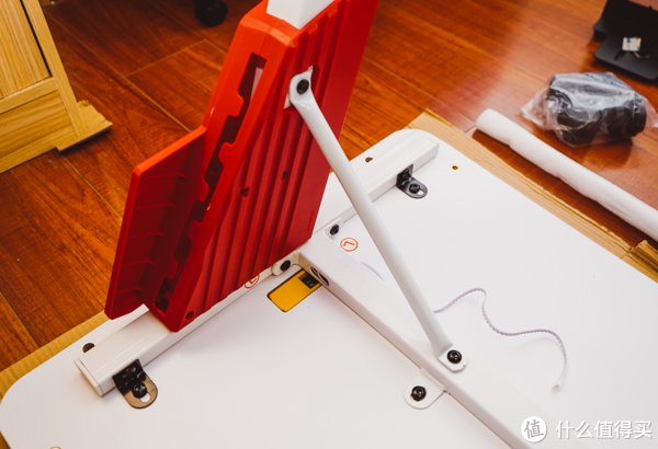 礼物|超彰显“钞能力”的礼物——傲风联名高达电竞桌上手体验