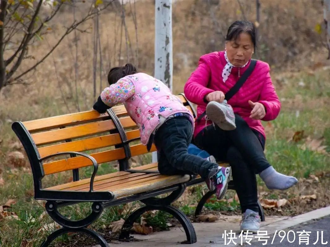 虚情假意|若爷爷奶奶是“假疼”孩子,这些虚情假意瞒不住,一眼就能看穿