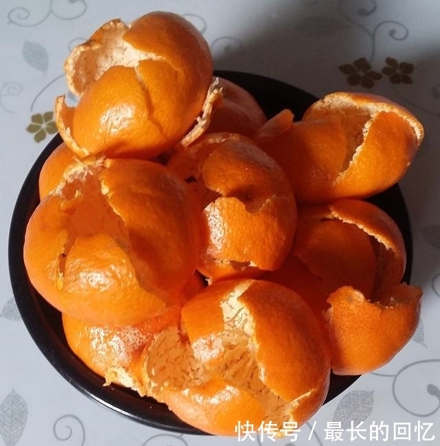 养生|冬天养生用橘子皮泡脚,你会收获3大“好处”,吃完橘子别扔了