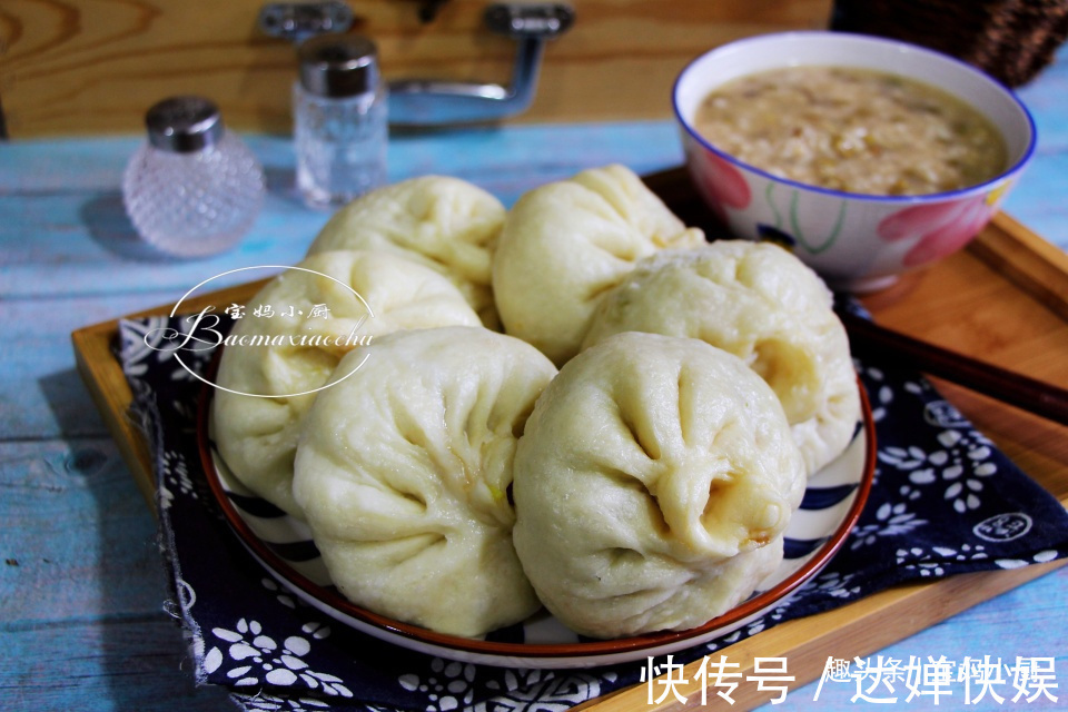 蒸包子,此调馅法30年我都没换过,老好吃了,比肉包子还抢手