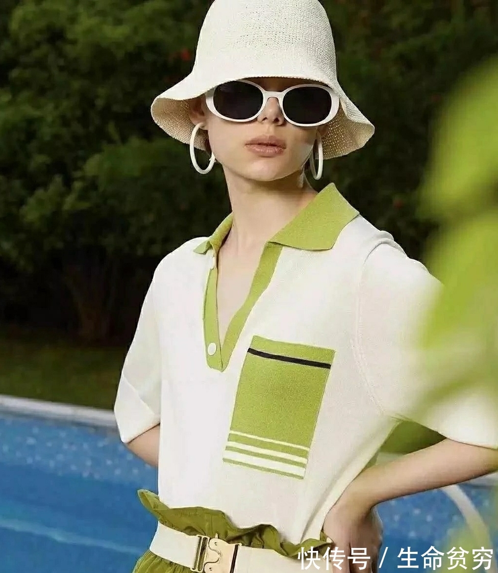 搭配 白色+绿色,这样搭配才优雅高级,让你看起来尽显气质,赶紧get