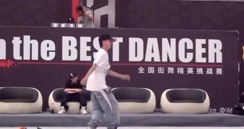 王一博炫耀家中“豪车”,除滑板赛车外,又添一烧钱爱好!