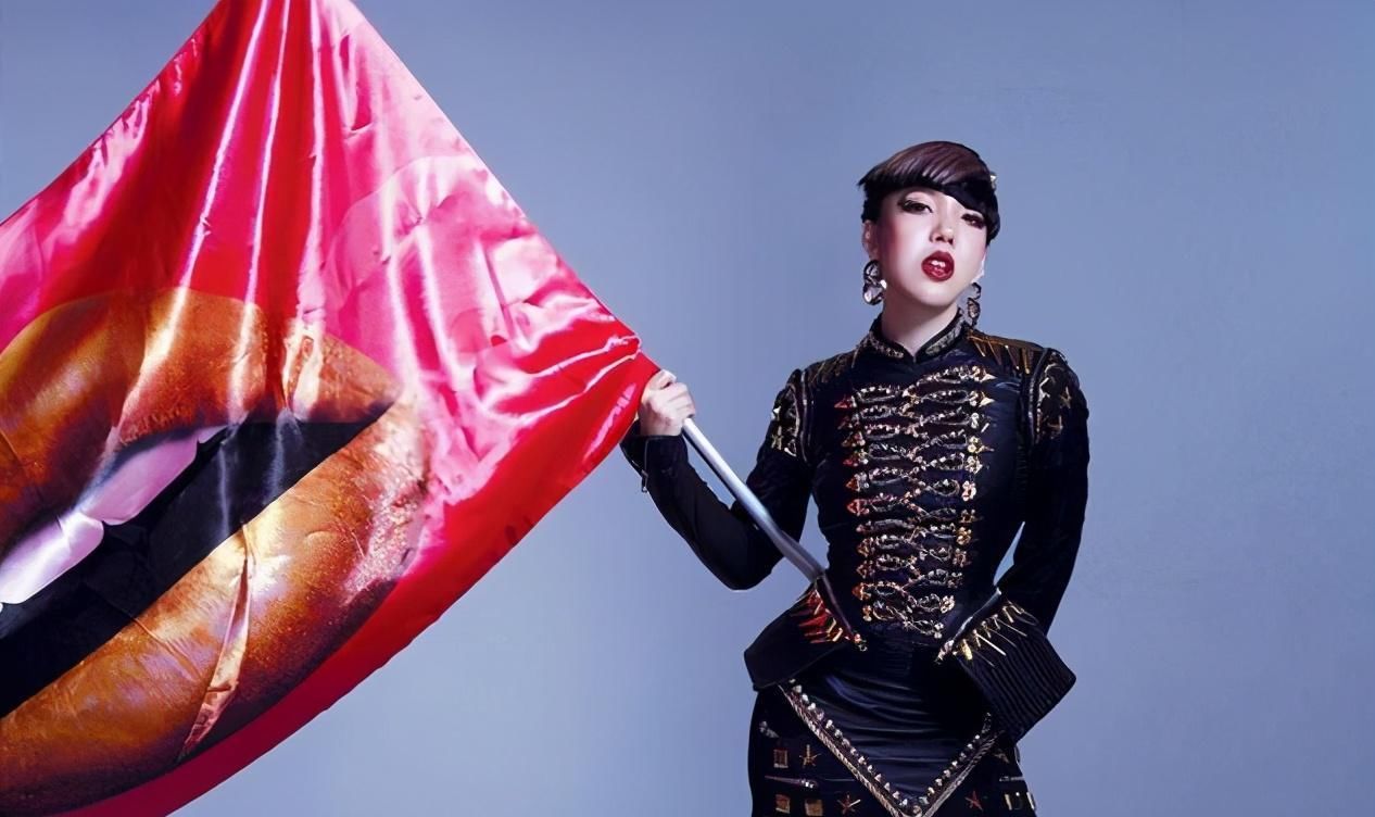  消失|从1.3亿代言费到县城卖唱，“消失”2年的吴莫愁，今为何无人问津