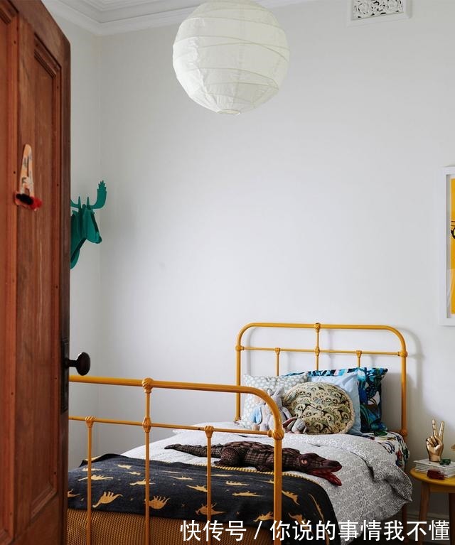 现代|幸福的四口之家，一扇生动记录风景的窗，草绿色的客厅，人人羡慕！