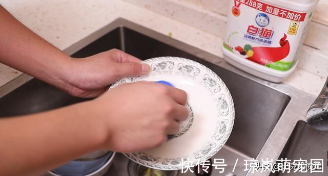 瓶盖|大瓶口的塑料瓶别扔了，简单改造一下，厉害又好用，家家都能用到