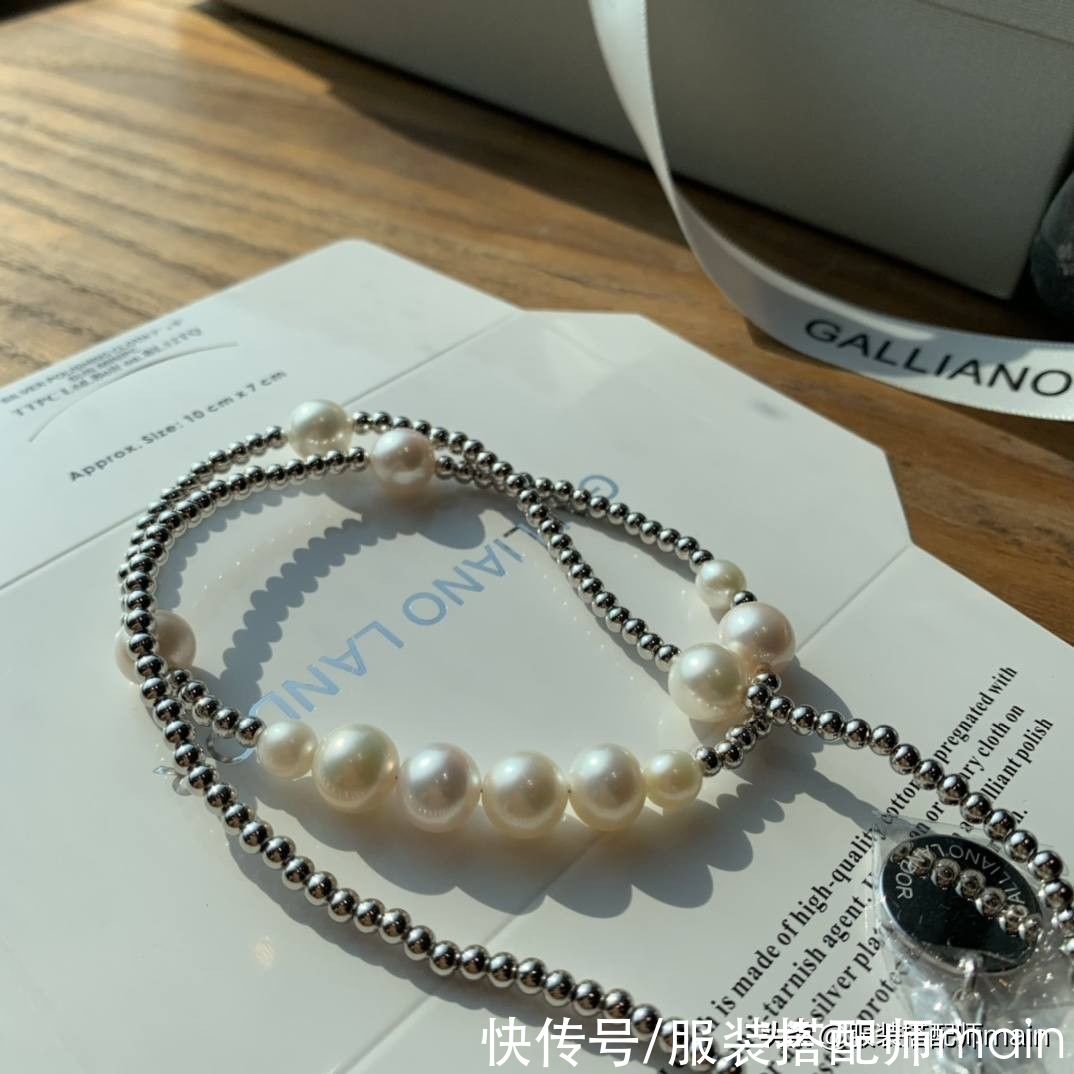 轻奢|配饰选得好，穿搭没烦恼，这三款时尚轻奢的项链不容错过