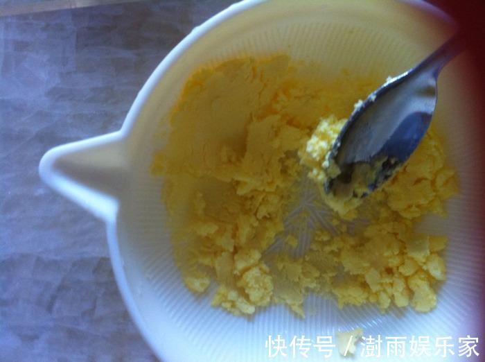 丽丽|五个半月婴儿加辅食怎么加新手妈妈应知道几个知识,合理加辅食