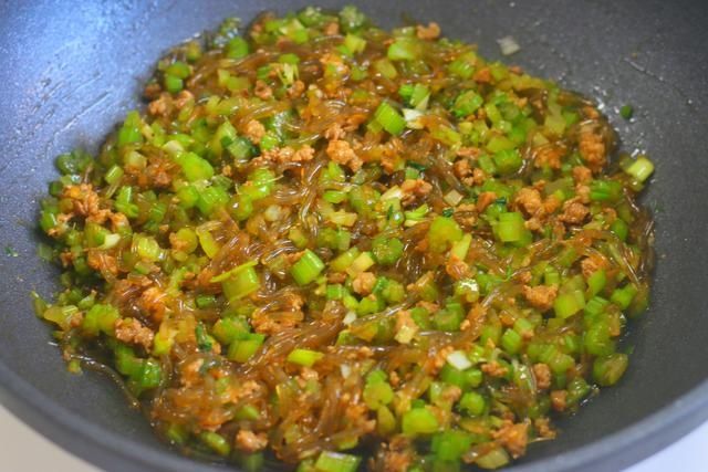 这三样，堪称包子馅儿的黄金搭配，鲜香、爽口，一吃就停不下来