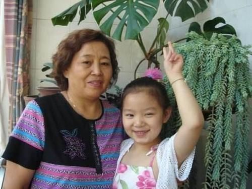 姥姥|喜欢奶奶还是姥姥?7岁儿子一句平常话,揭开了现实的无奈和残酷