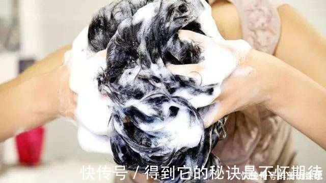 毛囊|头发刚打湿就抹洗发水难怪一天不洗就油头,分享正确的洗发方法
